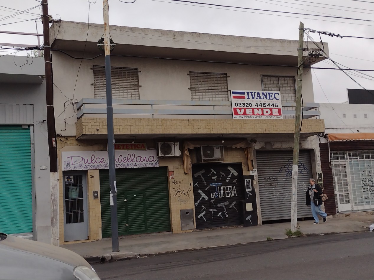 CASA EN PLANTA ALTA CON GALPON Y 2 LOCALES COMERCIALES SOBRE AV. PTE. PERON