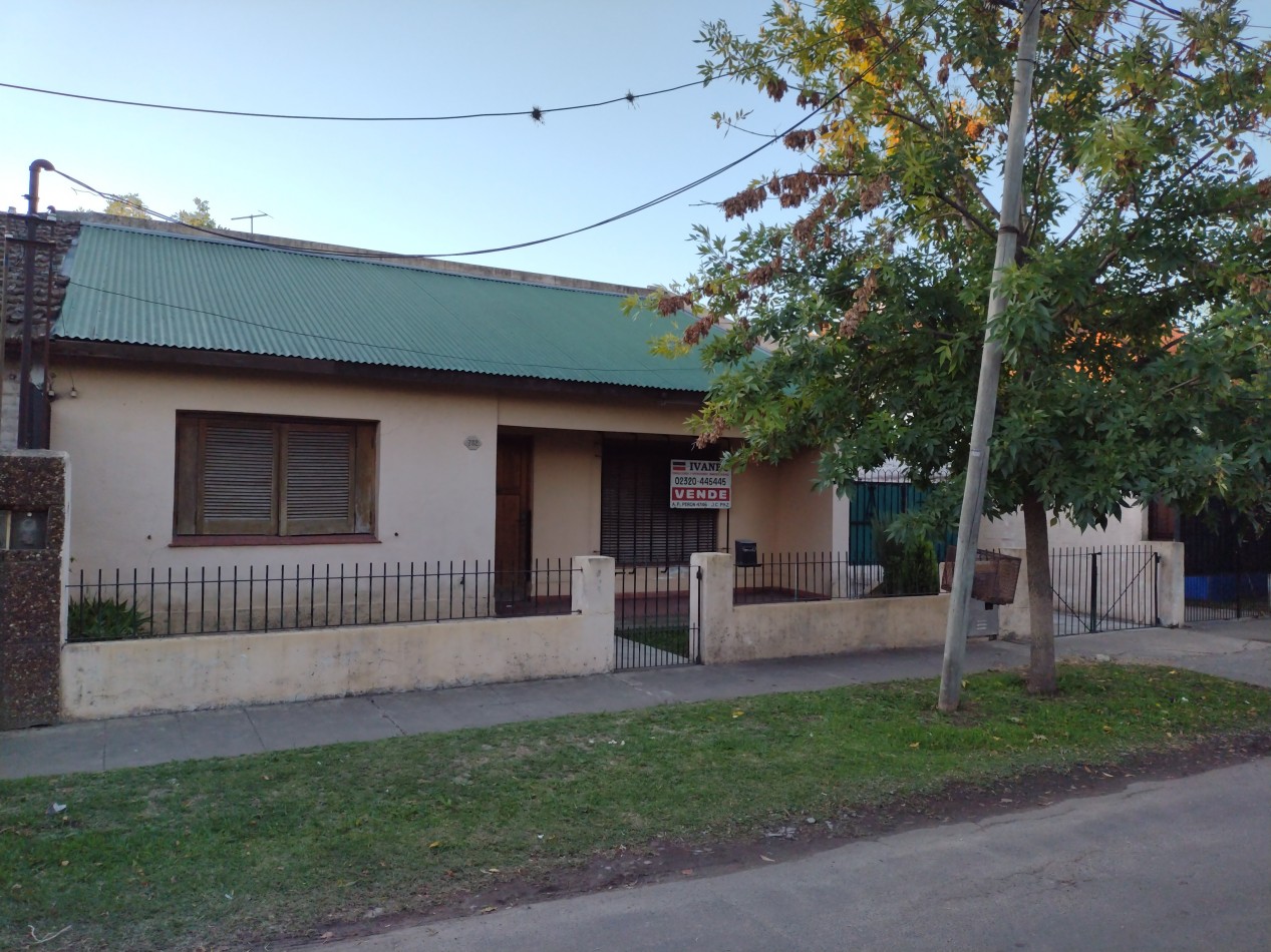 CASA TIPO CHALET CON CASA AL FONDO, A MTS. DE RUTA 197 Y HOSPITAL MERCANTE.