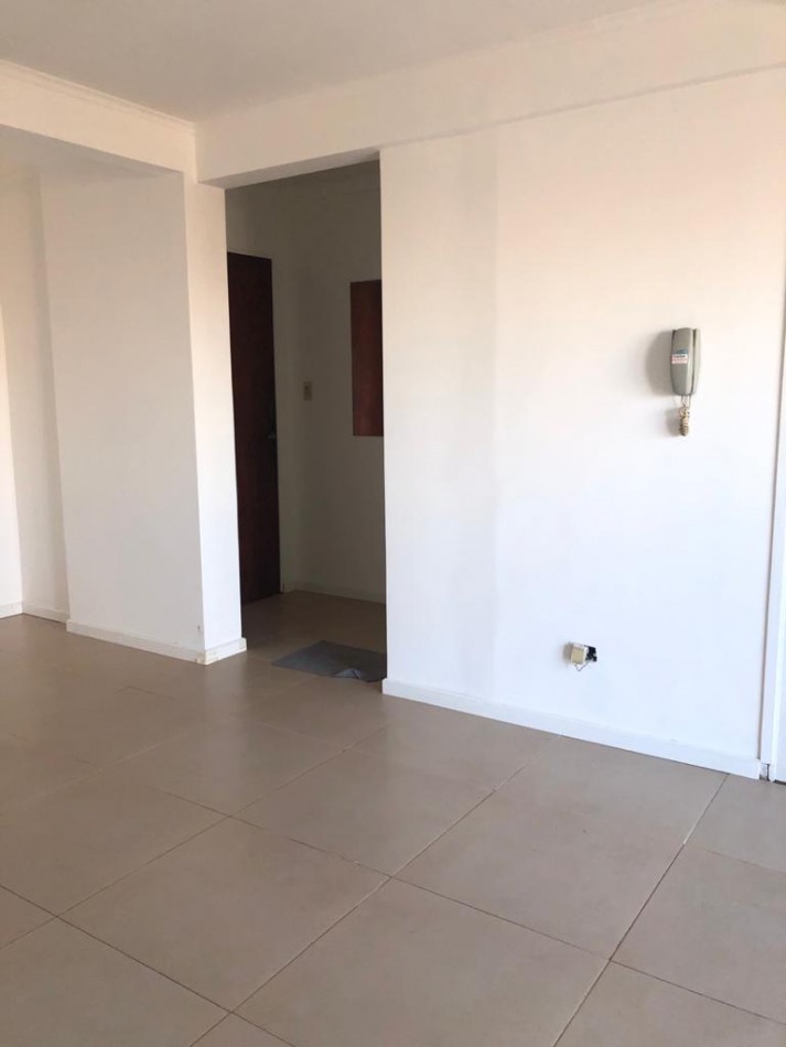 DEPARTAMENTO EN EL CENTRO DE SAN MIGUEL SOBRE AV. PTE. PERON