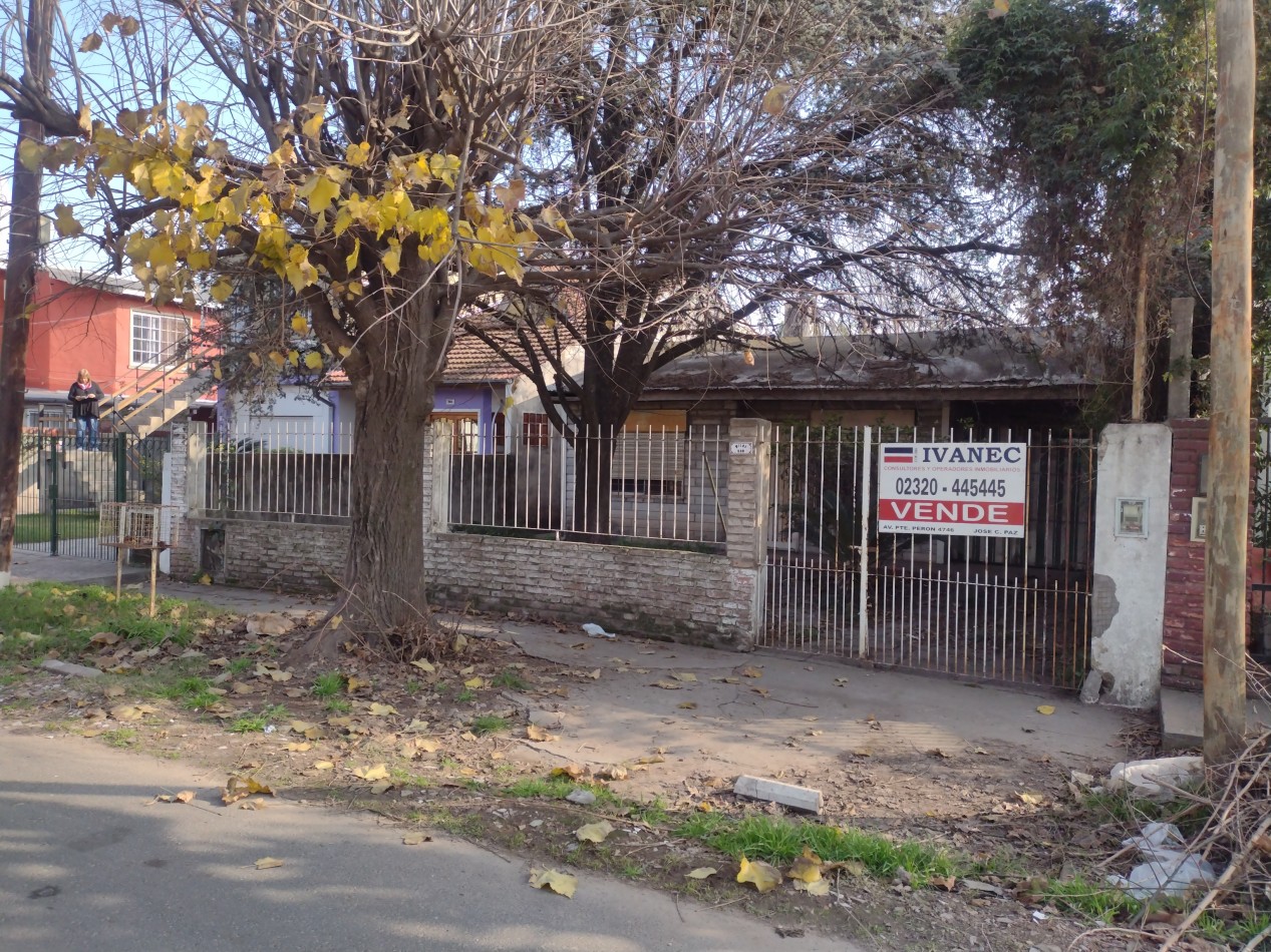 CASA A 50 MTS. DE RUTA 8 CON 2 DORMITORIOS