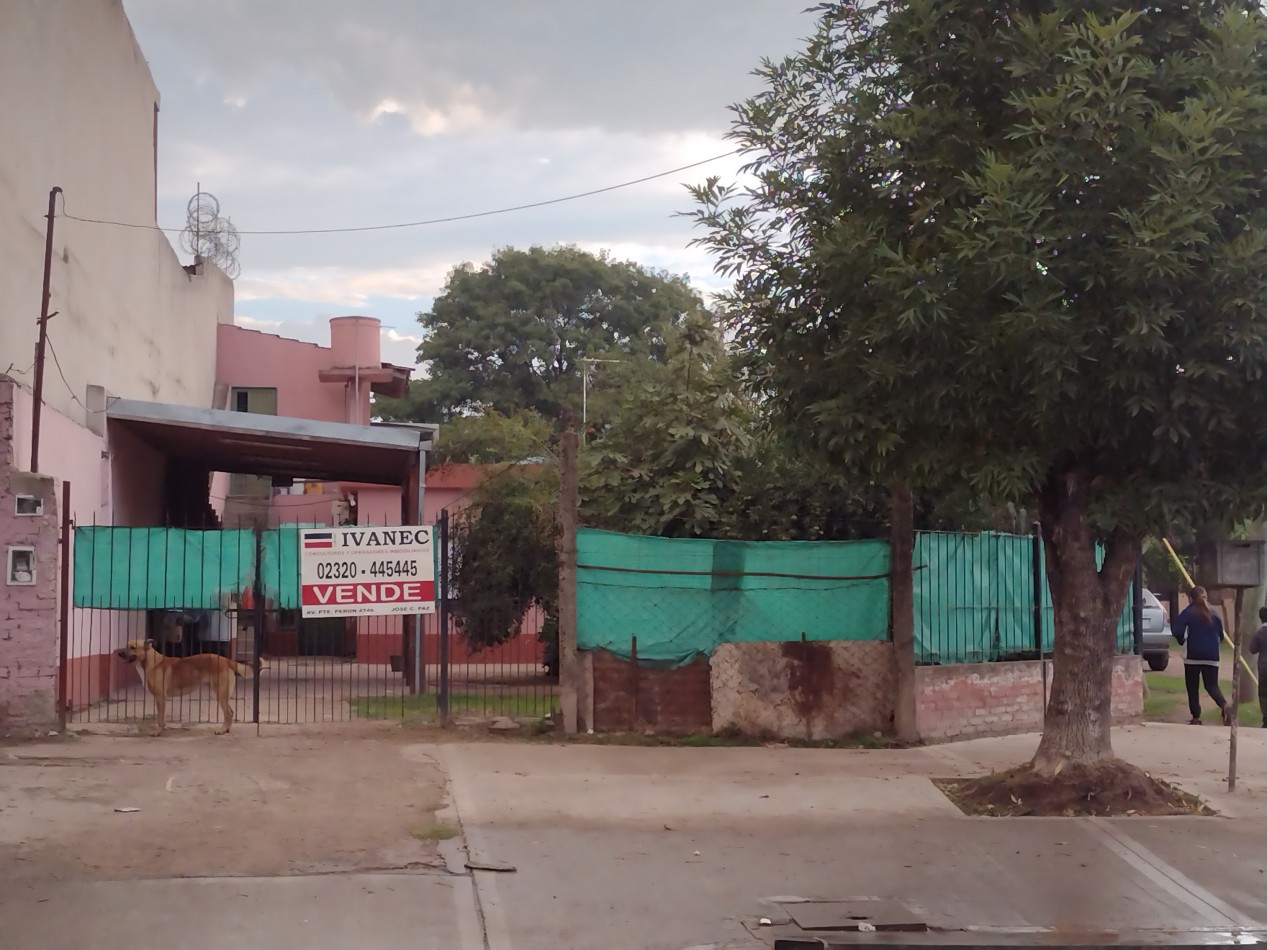 CASA EN ESQUINA SOBRE AV. CROACIA 