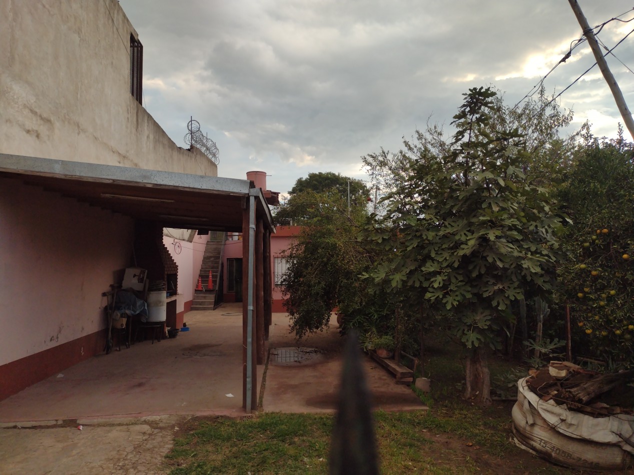 CASA EN ESQUINA SOBRE AV. CROACIA 