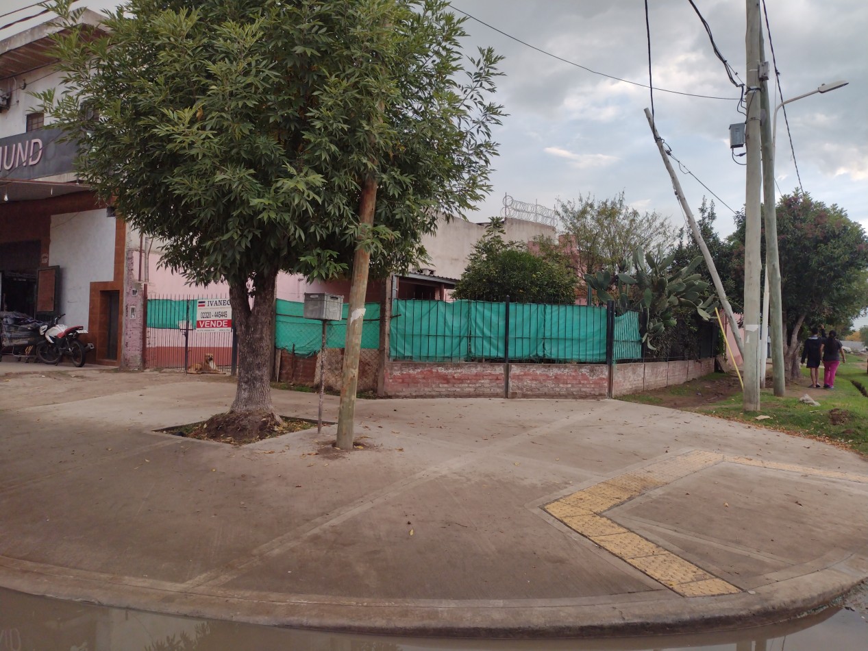 CASA EN ESQUINA SOBRE AV. CROACIA 