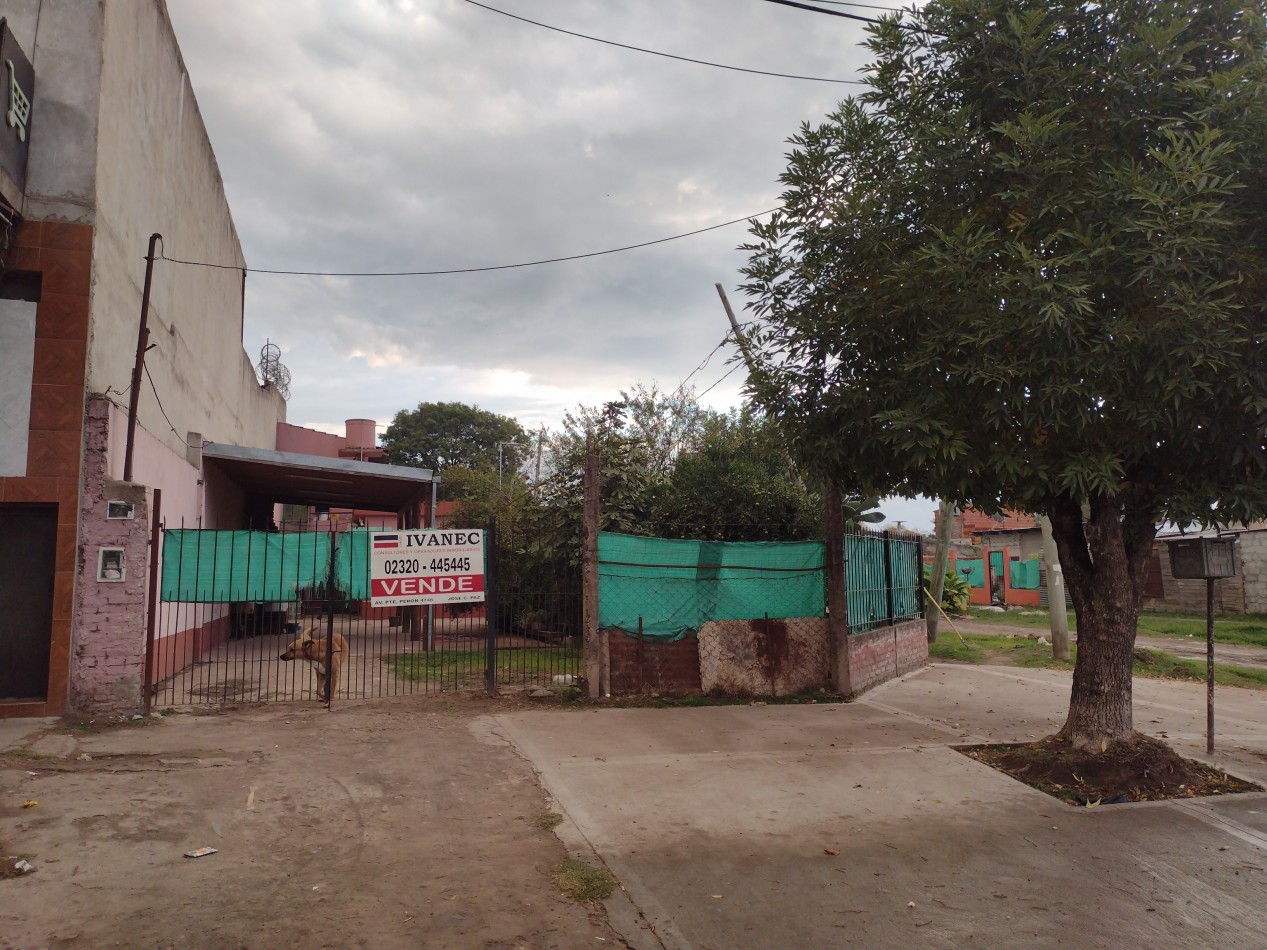 CASA EN ESQUINA SOBRE AV. CROACIA 