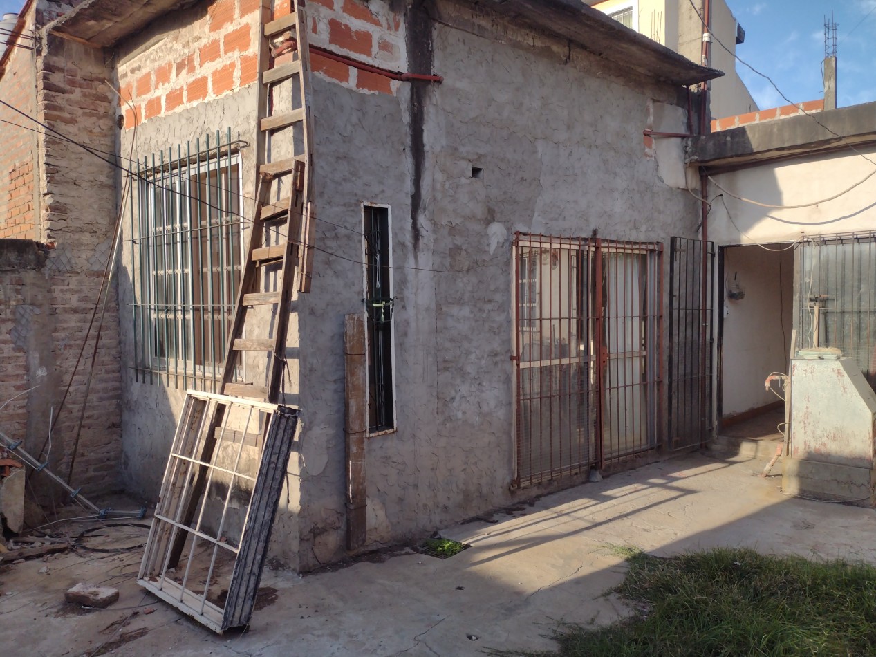 CASA A 150 METROS DE PTE. PERON EN JOSE C. PAZ