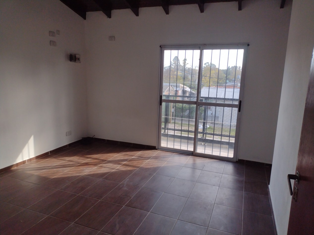 DEPARTAMENTO DE 2 AMBIENTES EN PLANTA ALTA ( BARRIO STA. RITA  -  JOSE C. PAZ )