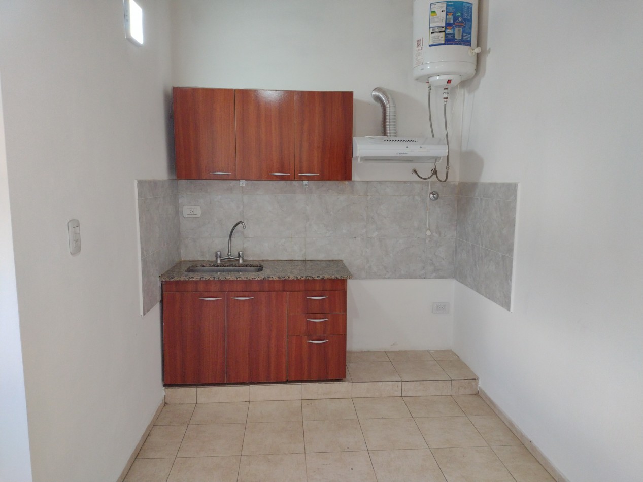 DEPARTAMENTO DE 2 AMBIENTES EN PLANTA ALTA ( BARRIO STA. RITA  -  JOSE C. PAZ )