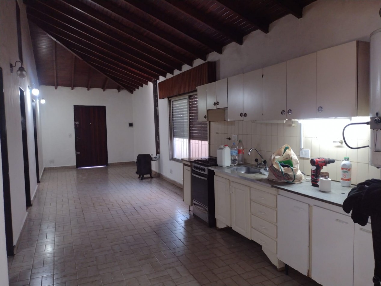 CASA A MTS. DE RUTA 8