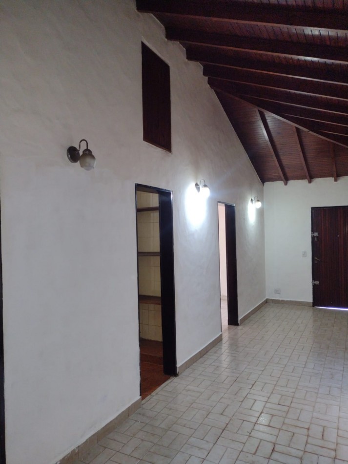 CASA A MTS. DE RUTA 8