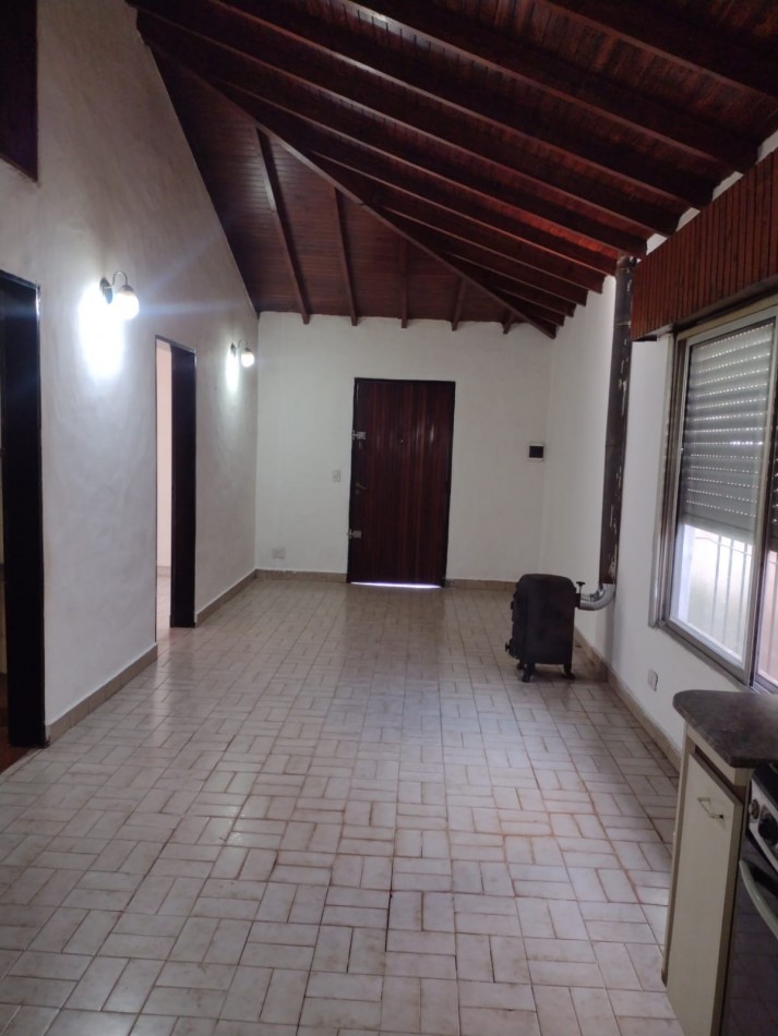 CASA A MTS. DE RUTA 8