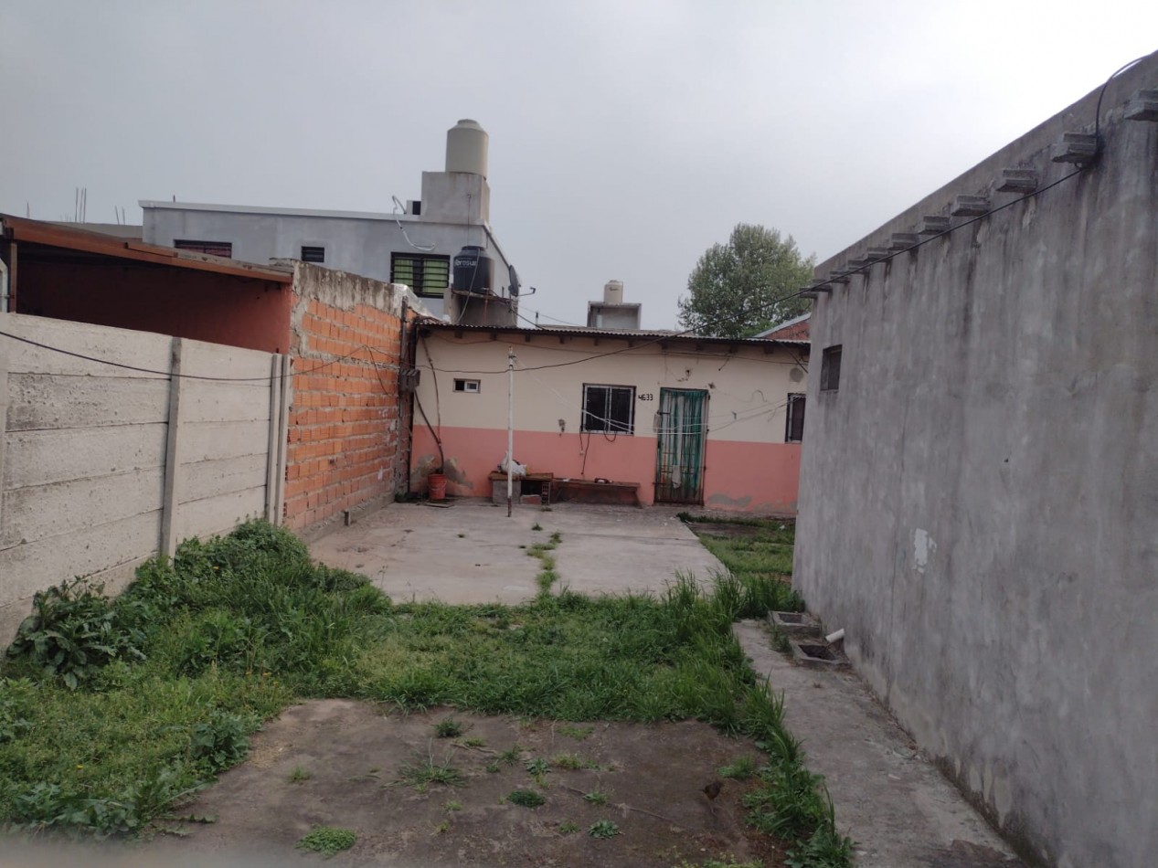 MONOAMBIENTE MAS CASA AL FONDO EN BARRIO LAS ACACIAS