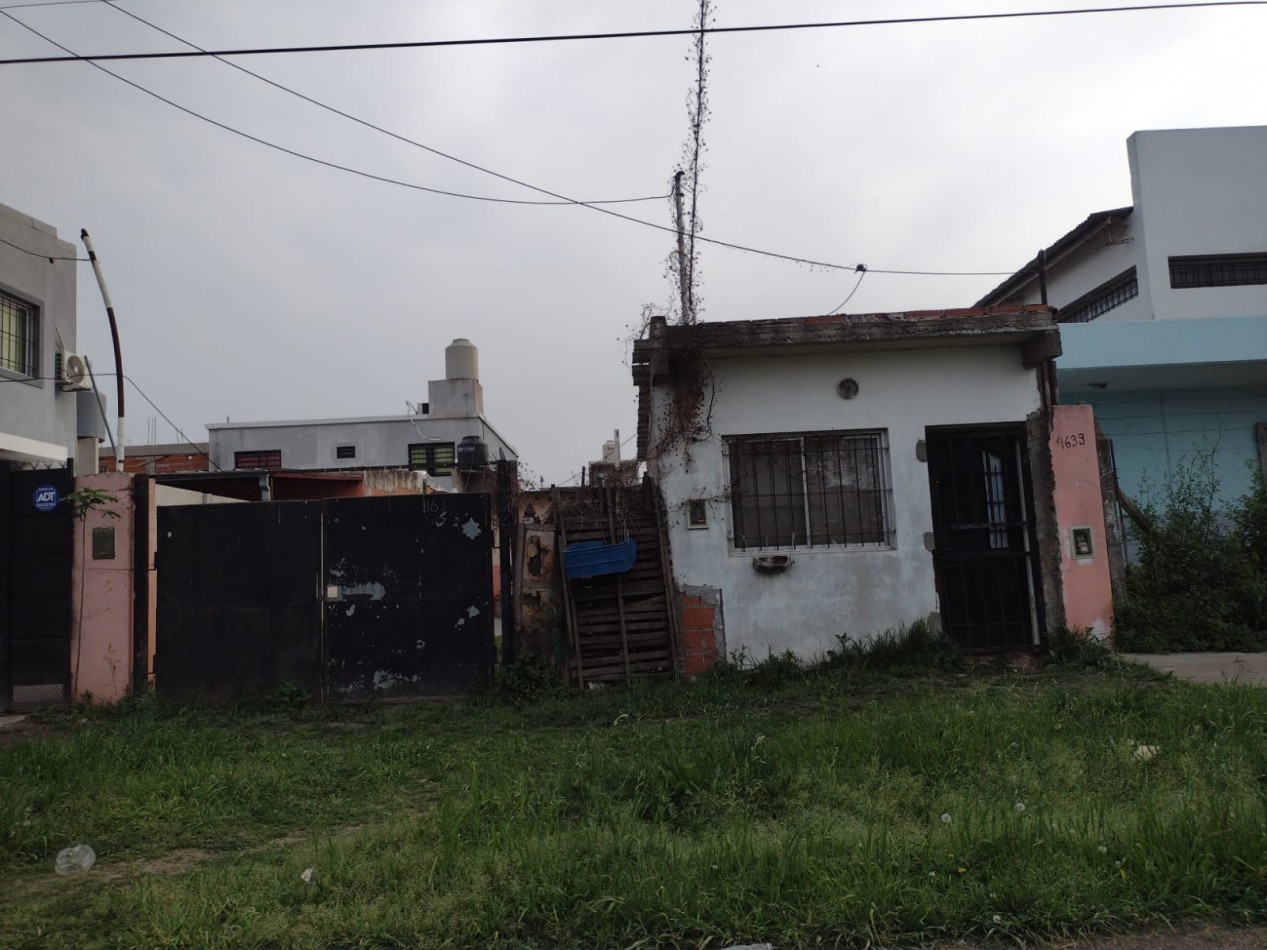 MONOAMBIENTE MAS CASA AL FONDO EN BARRIO LAS ACACIAS