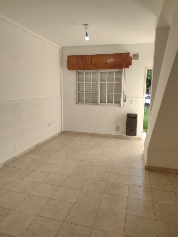 ALQUILER DUPLEX A MTS. DE PTE. PERON