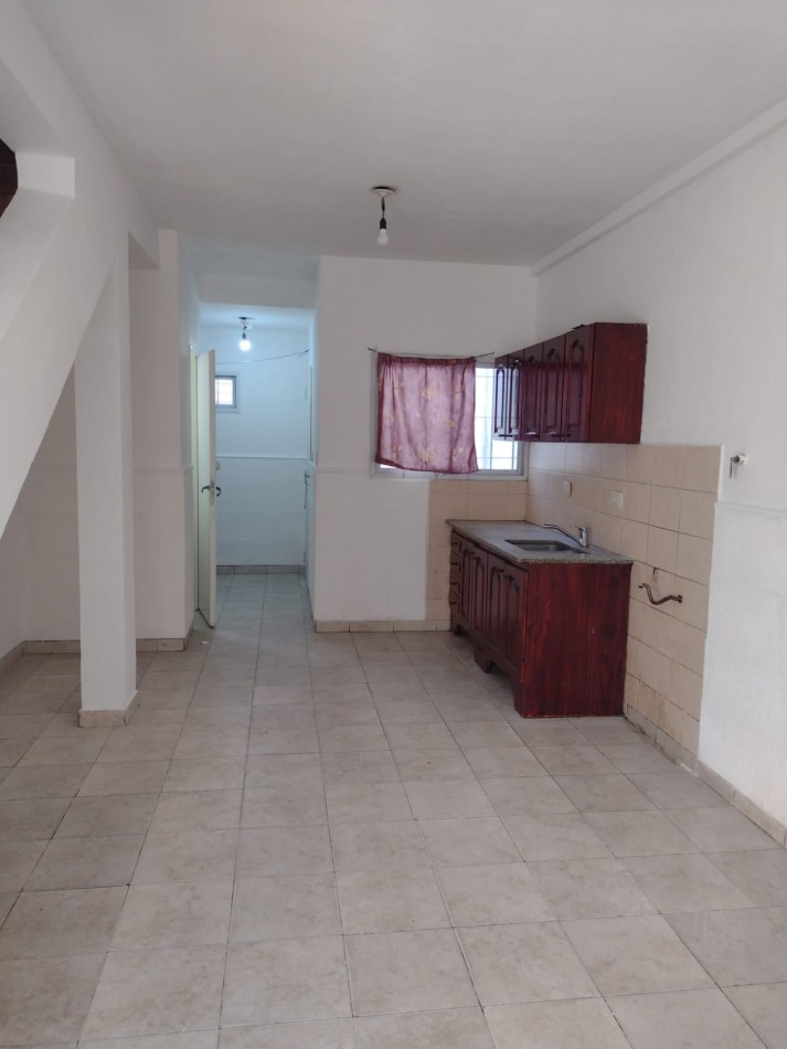 ALQUILER DUPLEX A MTS. DE PTE. PERON