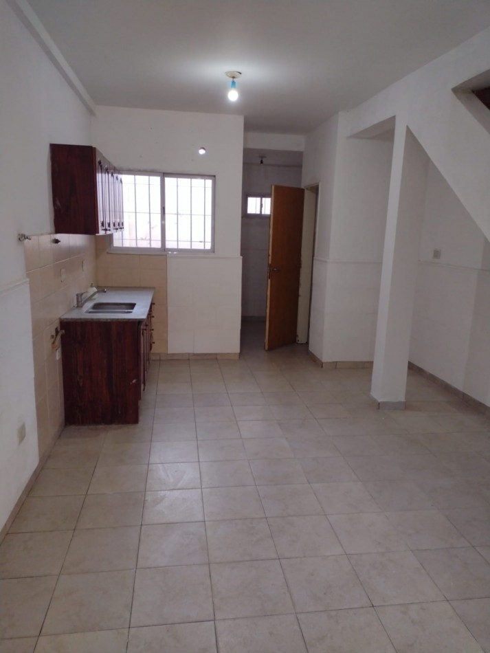 ALQUILER DUPLEX A MTS. DE PTE. PERON