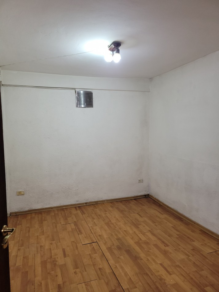 CASA TIPO  PH AL FONDO CON COCHERA A METROS DE AV. PTE. PERON