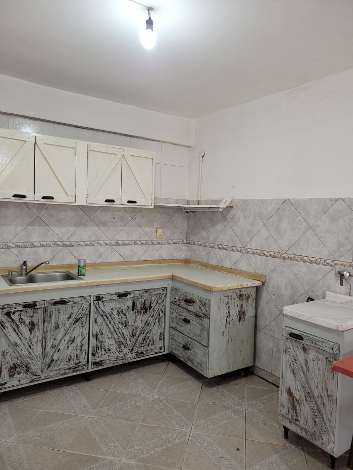 CASA TIPO  PH AL FONDO CON COCHERA A METROS DE AV. PTE. PERON