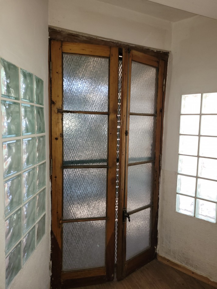 CASA TIPO  PH AL FONDO CON COCHERA A METROS DE AV. PTE. PERON