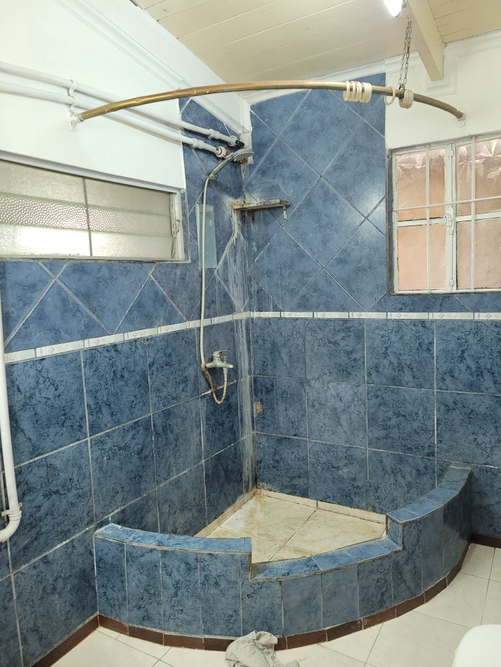 CASA TIPO  PH AL FONDO CON COCHERA A METROS DE AV. PTE. PERON