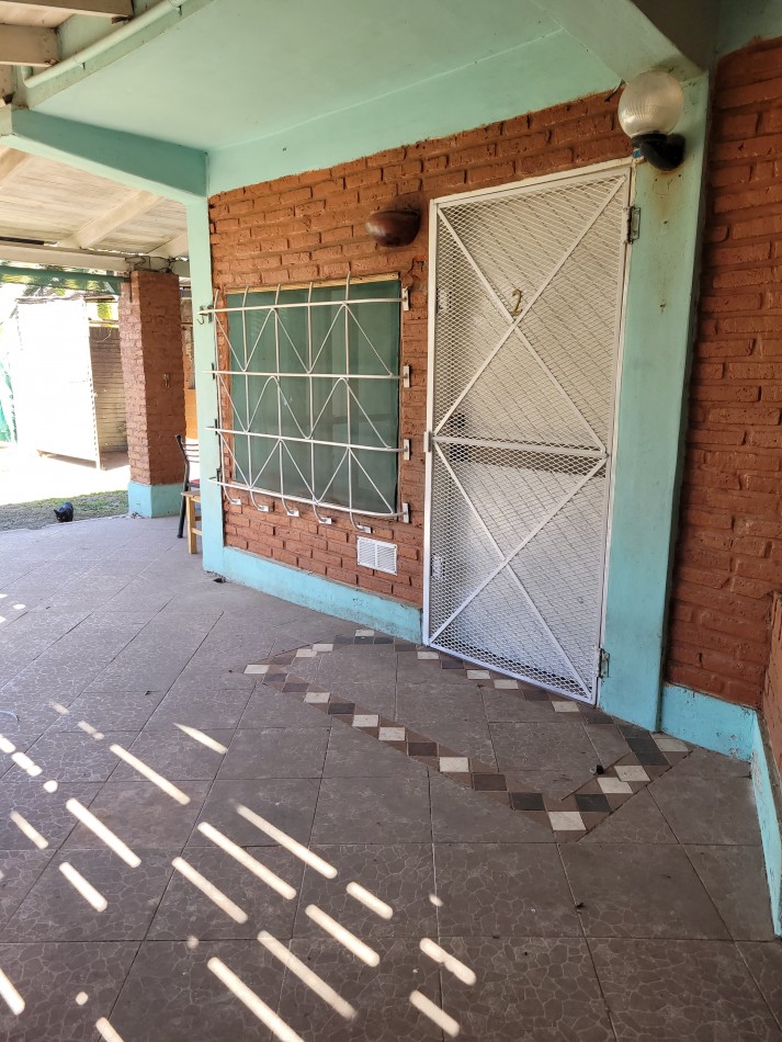 CASA TIPO  PH AL FONDO CON COCHERA A METROS DE AV. PTE. PERON