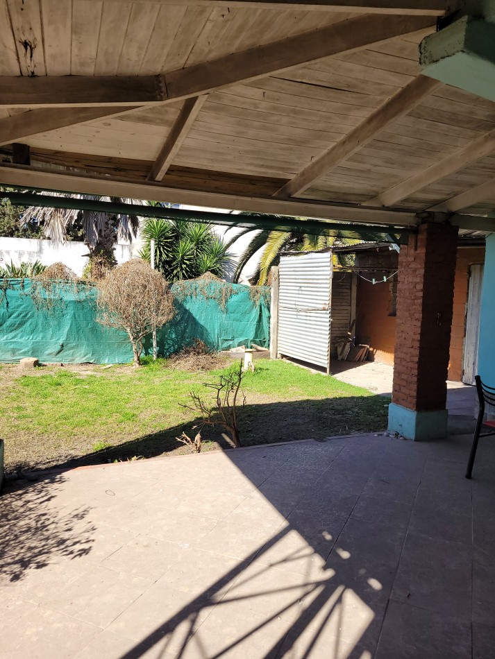CASA TIPO  PH AL FONDO CON COCHERA A METROS DE AV. PTE. PERON