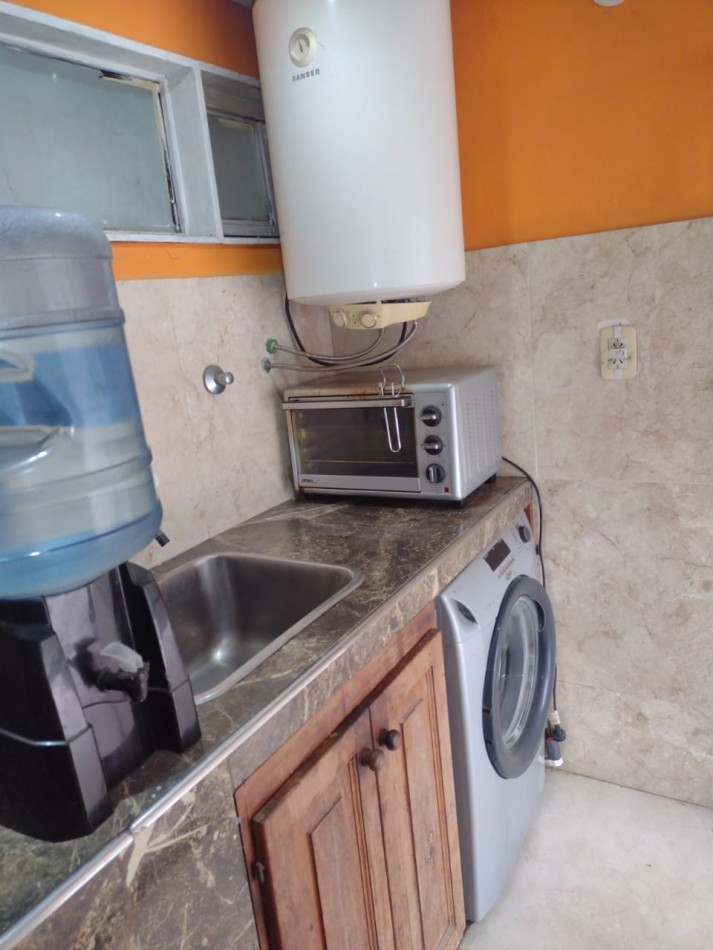 CASA CON 3 DORMITORIOS - COCHERA Y FONDO CON PILETA