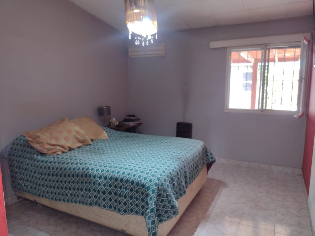 CASA CON 3 DORMITORIOS - COCHERA Y FONDO CON PILETA