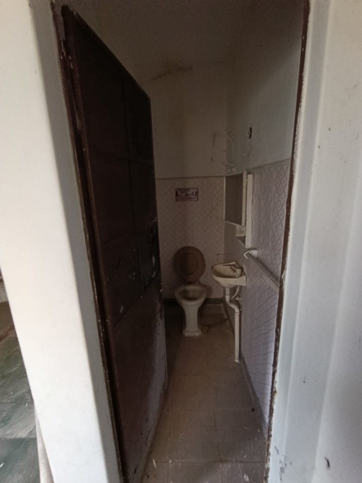 2 DEPARTAMENTOS A RECICLAR A MTS. DE LA FACULTAD DE MEDICINA DE JOSE C. PAZ. IDEAL INVERSION