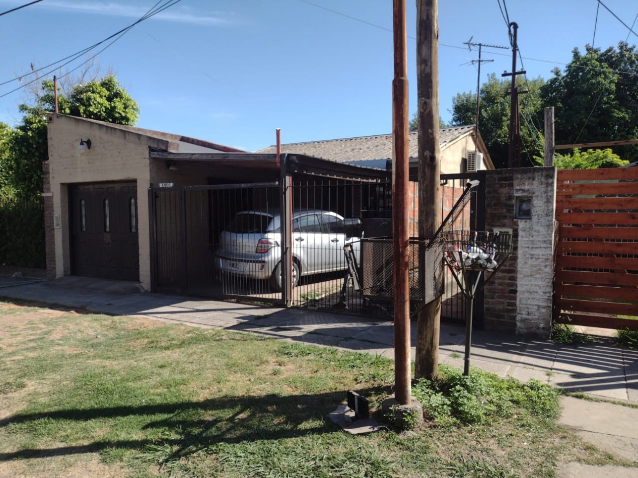DOS CASAS EN UN LOTE DE TERRENO A METROS DE AV. PTE. PERON.