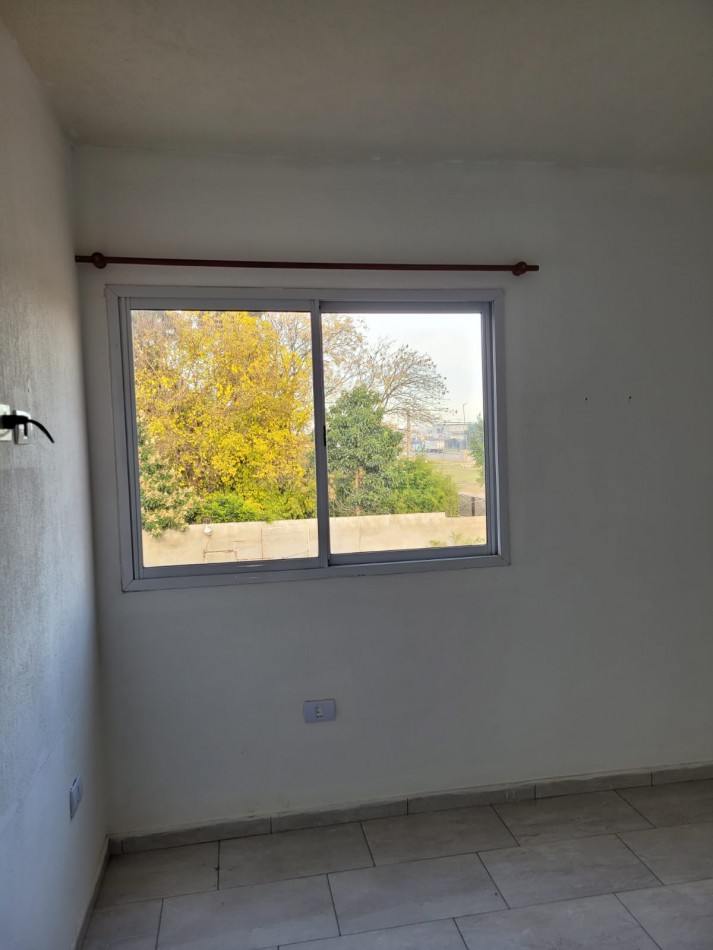 DUPLEX 2 DORMITORIOS CON ENTRADA PARA AUTOS EN FCO. ALVAREZ. 