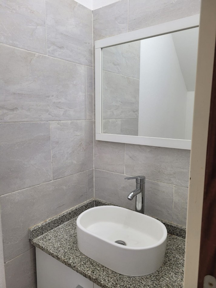 DUPLEX 2 DORMITORIOS CON ENTRADA PARA AUTOS EN FCO. ALVAREZ. 