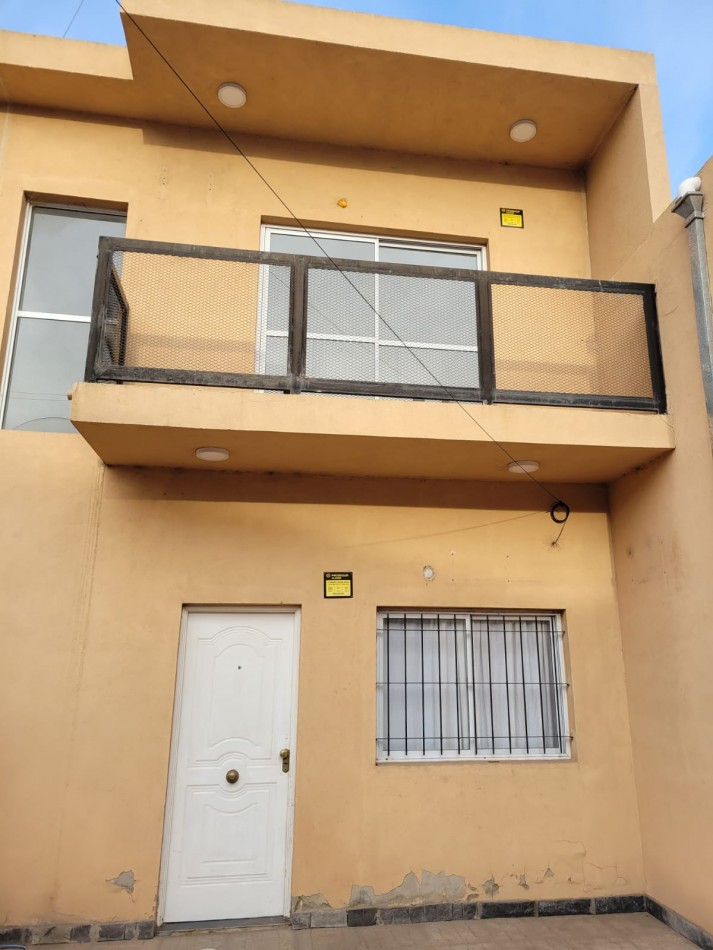 DUPLEX 2 DORMITORIOS CON ENTRADA PARA AUTOS EN FCO. ALVAREZ. 