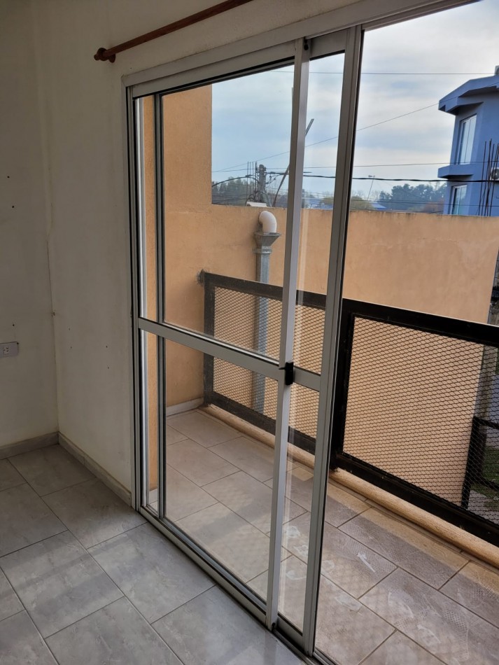 DUPLEX 2 DORMITORIOS CON ENTRADA PARA AUTOS EN FCO. ALVAREZ. 