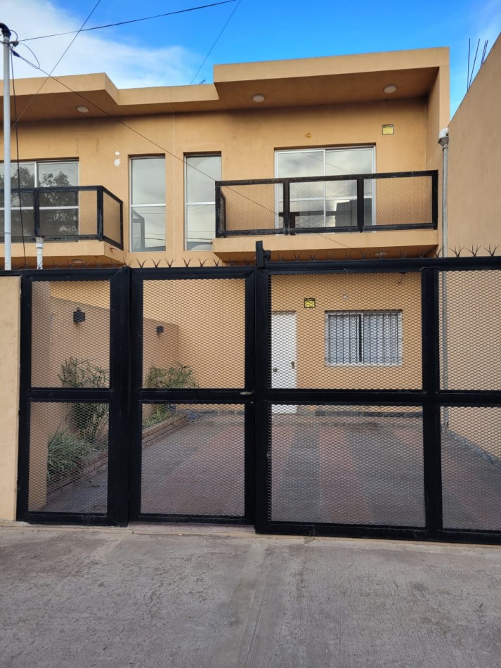 DUPLEX 2 DORMITORIOS CON ENTRADA PARA AUTOS EN FCO. ALVAREZ. 