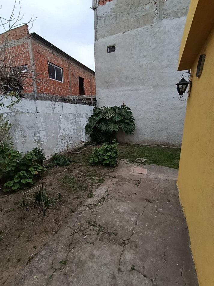 APTO CREDITO HIPOTECARIO - CASA DE 2 DORMITORIOS