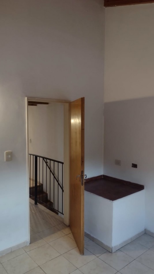 EXCELENTE DUPLEX A 150 METROS DE AV. PTE. PERON!