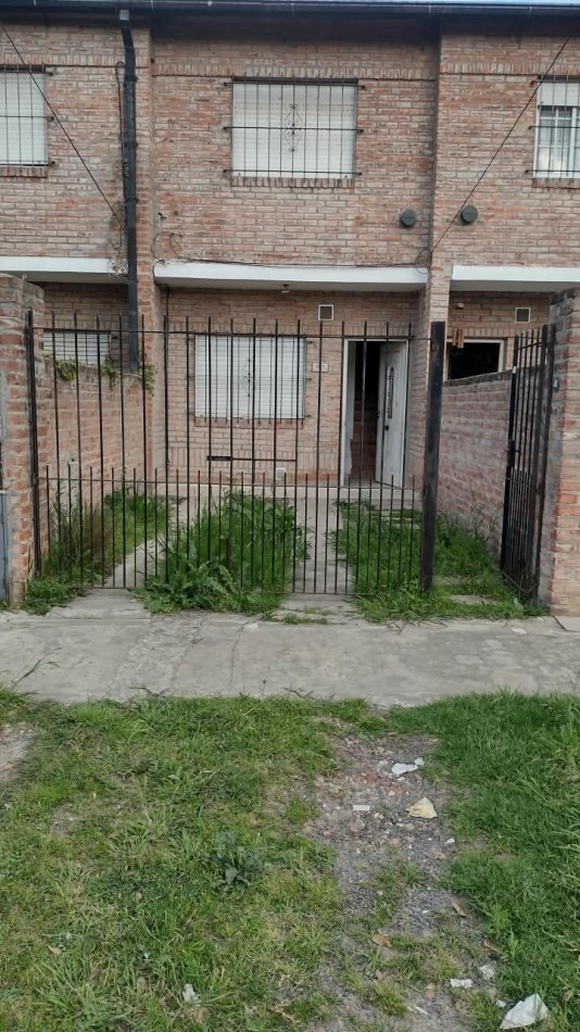 EXCELENTE DUPLEX A 150 METROS DE AV. PTE. PERON!
