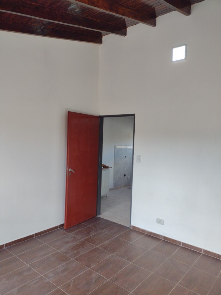 DEPARTAMENTO DE 2 AMBIENTES EN PLANTA ALTA ( BARRIO STA. RITA  -  JOSE C. PAZ )