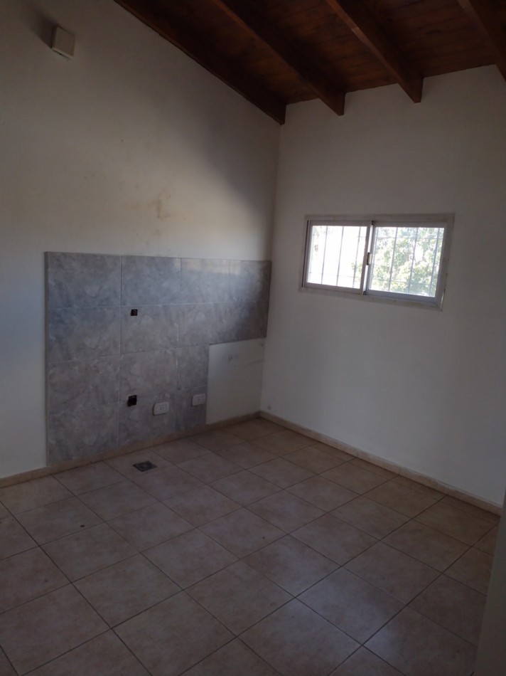 DEPARTAMENTO DE 2 AMBIENTES EN PLANTA ALTA ( BARRIO STA. RITA  -  JOSE C. PAZ )