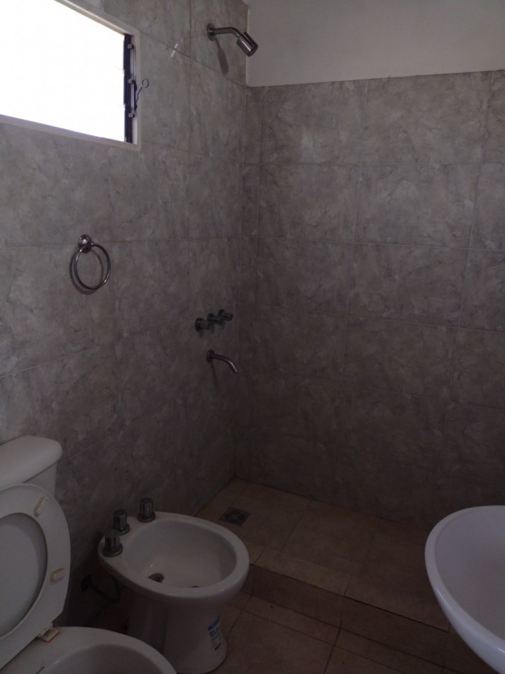 DEPARTAMENTO DE 2 AMBIENTES EN PLANTA ALTA ( BARRIO STA. RITA  -  JOSE C. PAZ )