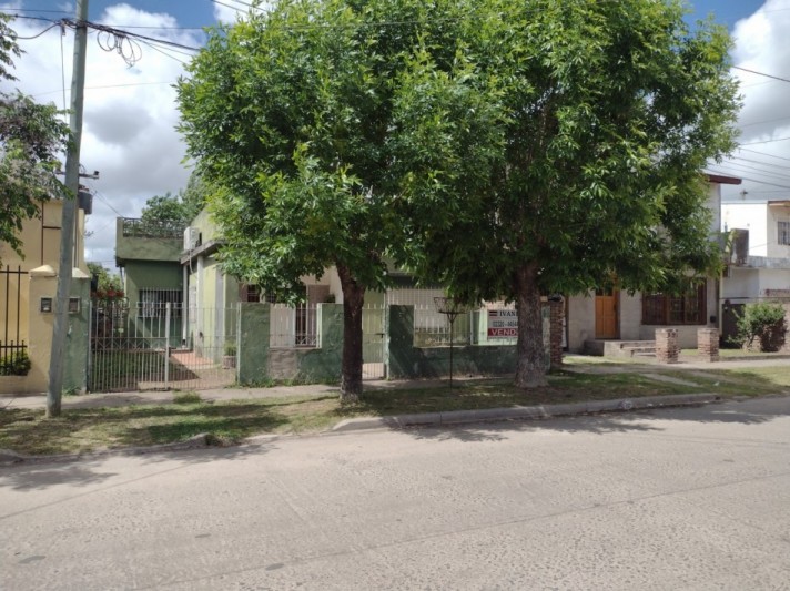 CASA MAS DPTO. AL FONDO EN BARRIO STA. PAULA