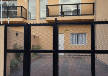 DUPLEX 2 DORMITORIOS CON ENTRADA PARA AUTOS EN FCO. ALVAREZ. 